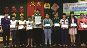 Tuyên dương và phát thưởng học sinh giỏi năm học 2014-2015